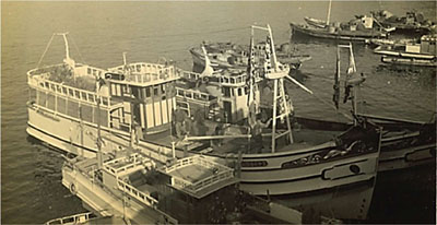 写真6　第11盛漁丸(初代)　昭和43年(1968年)3月建造　奥は第八盛漁丸(初代)