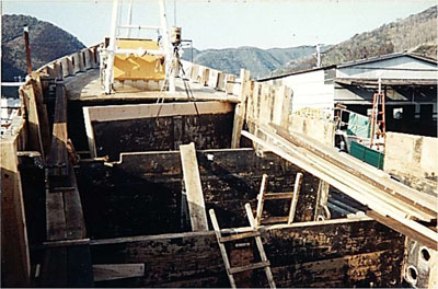 123 六の間船底の下マツラ