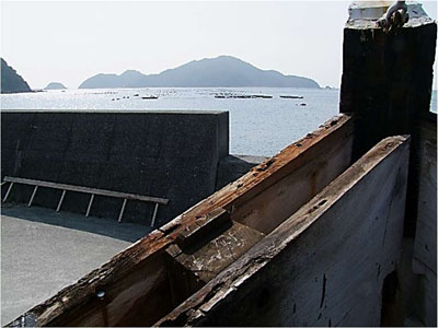 237　小浦江湾の沖にある屋形島