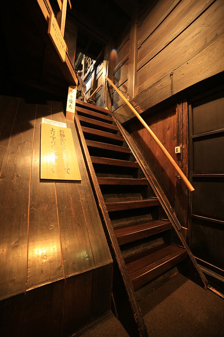 2階に上る階段