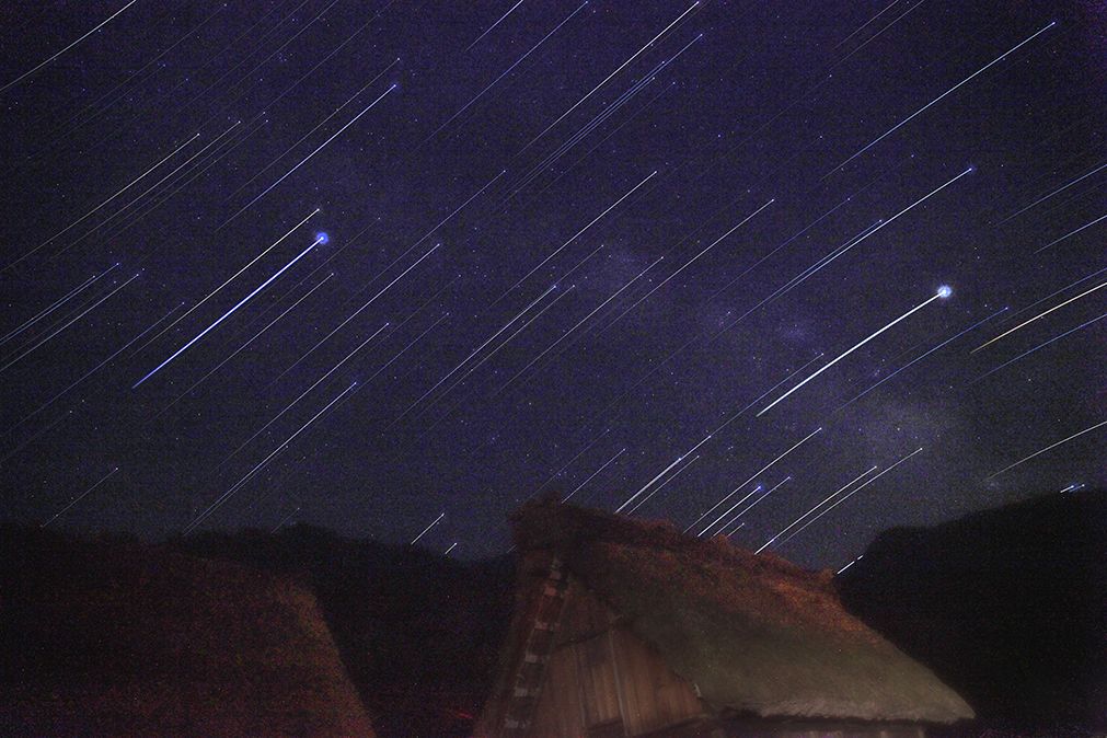和田家家屋の上空で星が描く軌跡