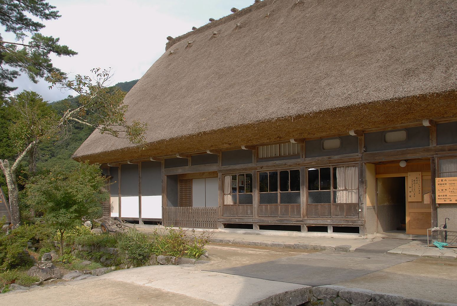 合掌家屋正面