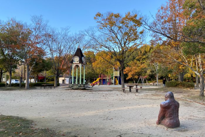 鏡山公園内の広場