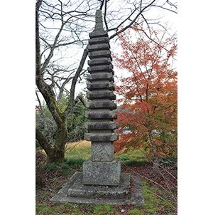 射手神社十三重塔（南方塔） 画像