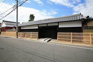 赤井家住宅主屋・茶室・土蔵・長屋門・土塀 画像