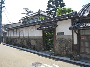 栄楽館南棟・東棟・土蔵・門及び塀 画像