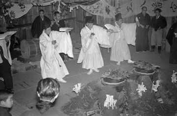 遠山の霜月祭り・日月（じつげつ）の舞