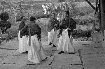 日吉のお鍬祭り・剣四つ舞