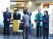 商店街や立教大学等と連携して新潟県中越地震被災者募金を呼びかけ