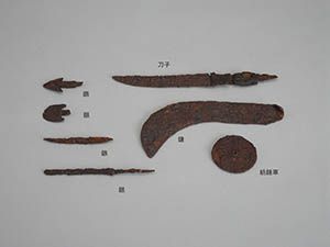 刀子、鎌、紡錘車、鉄鏃