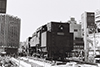 新橋駅西口広場に設置中のC11蒸気機関車　昭和47年