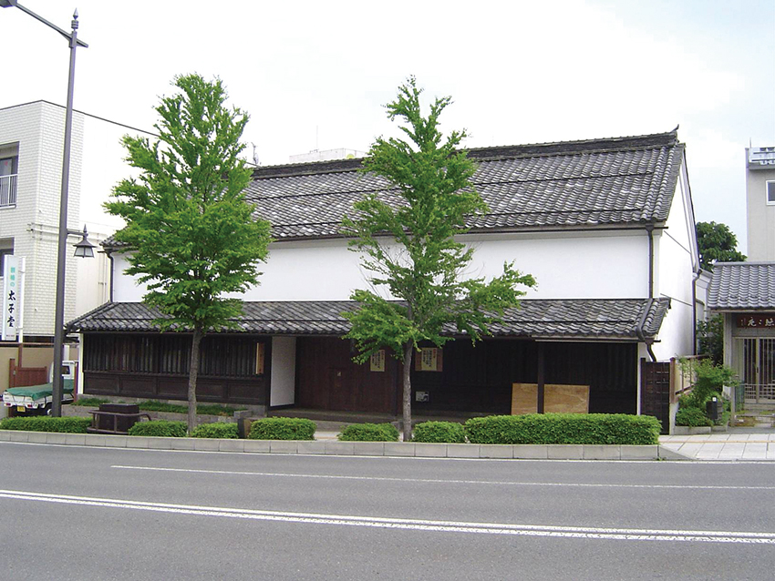 門前町の商家の建物（ちょっ蔵おいらい館）