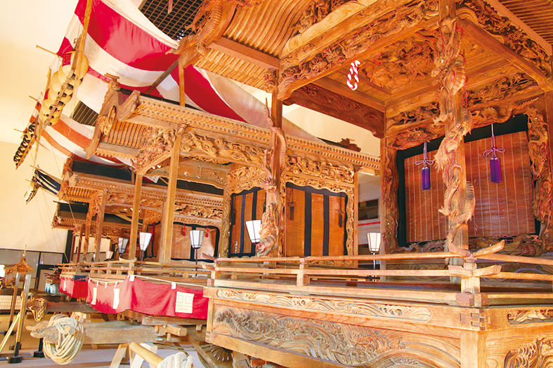 見事な彫刻が施された鬼無里の屋台