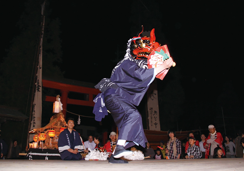 大豆島風間神社で披露される獅子の三番叟