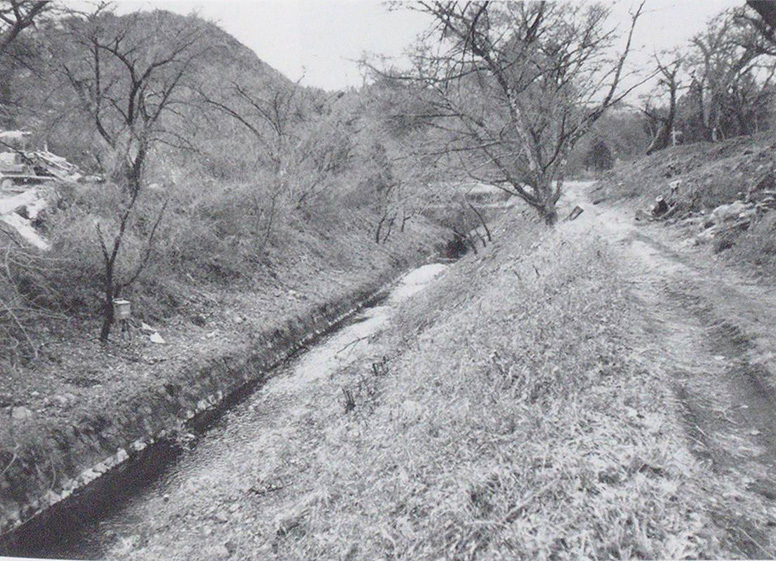 改修前の岩崎隧道（一番隧道）出口と下流部