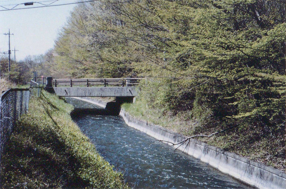 「境橋」あたりの本幹水路