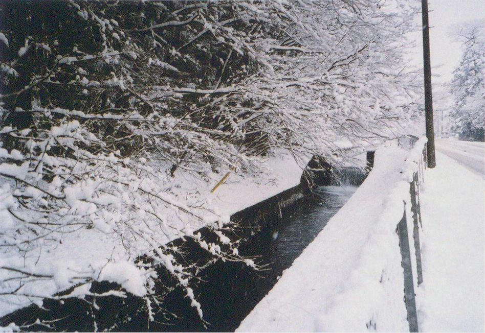 雪景色の本幹水路