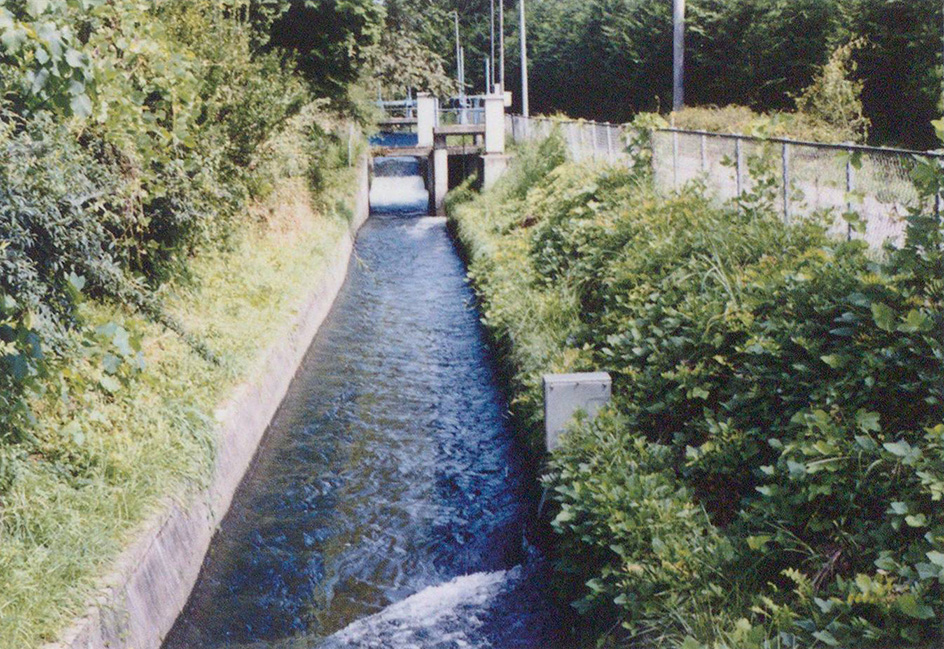 東那須野用水路（洞島用水路）取水口辺の本幹水路