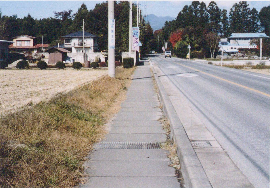 フタがかけられ歩道となった第三分水本線