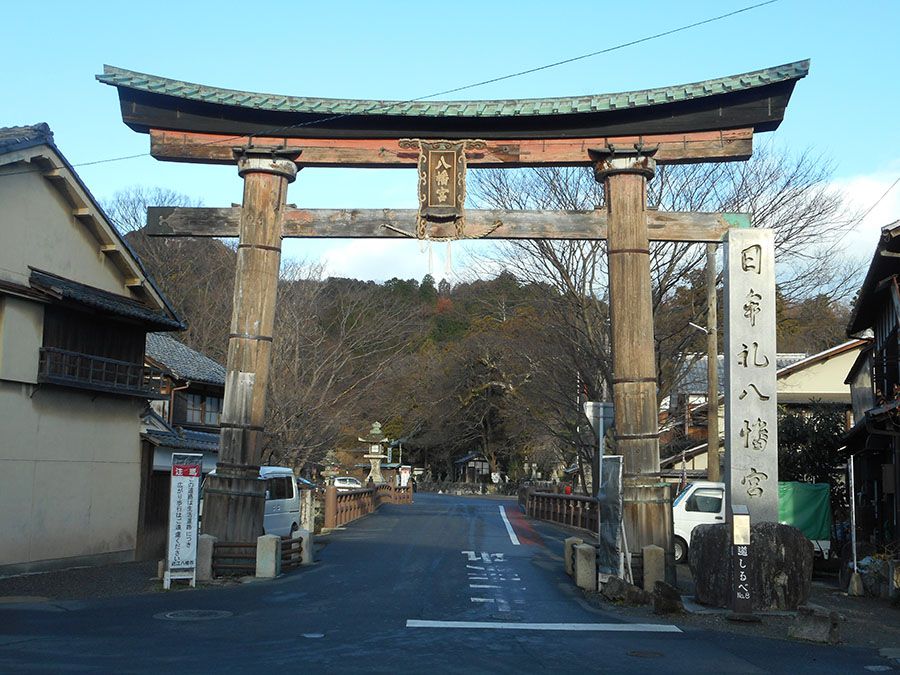 日牟礼八幡宮（鳥居）