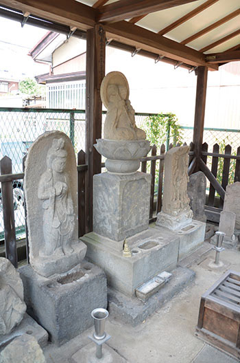 新曽下町の石仏群